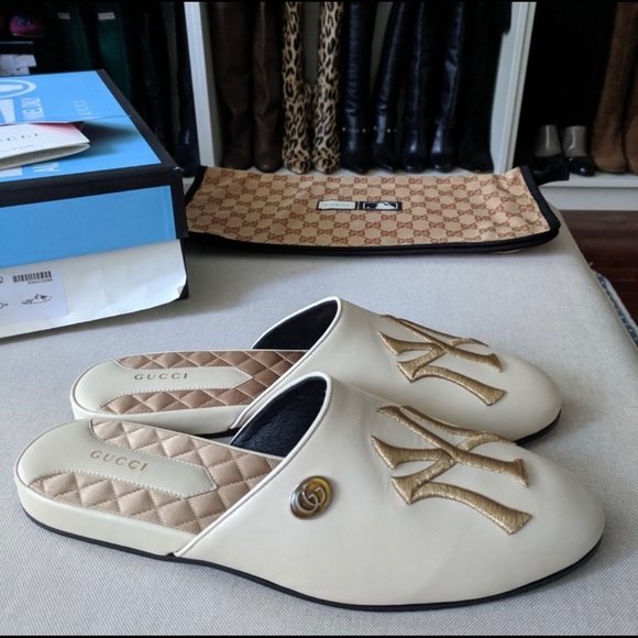 GUCCI Ivory Gold New York Yankees slides mules - Picture 3 of 7